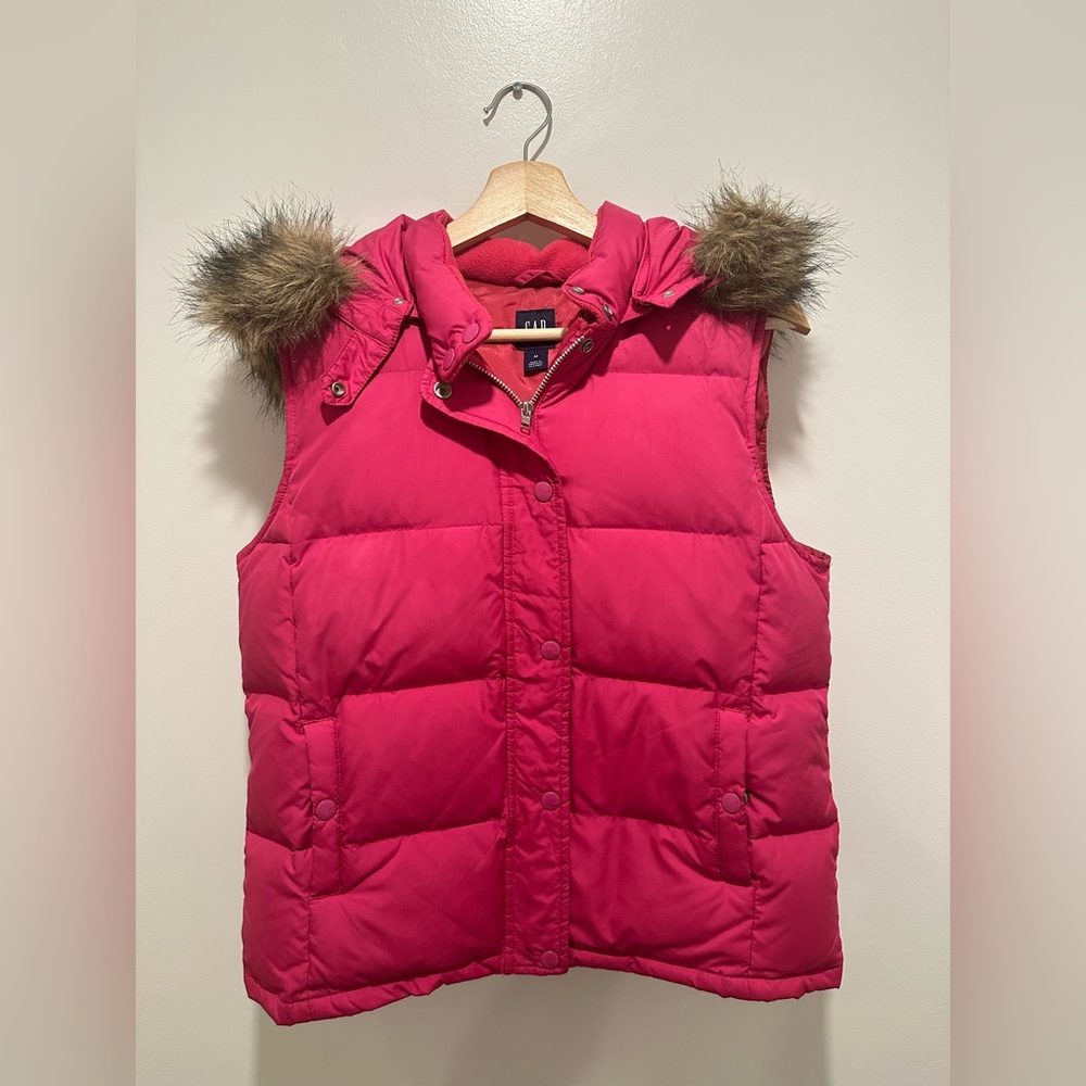 GAP Down Puffer Vest Faux Fur Hooded Trim Fuchsia Women’s Size M